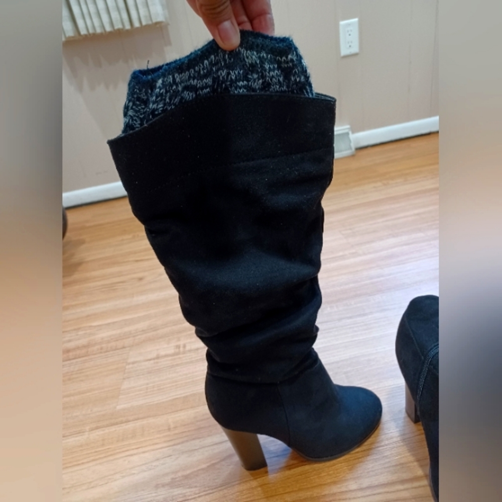 CHARLOTTE RUSSE BOOTS FOR WOMAN SIZE 8. SUEDE
